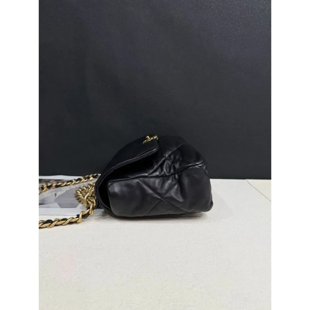 CHANEL brand color